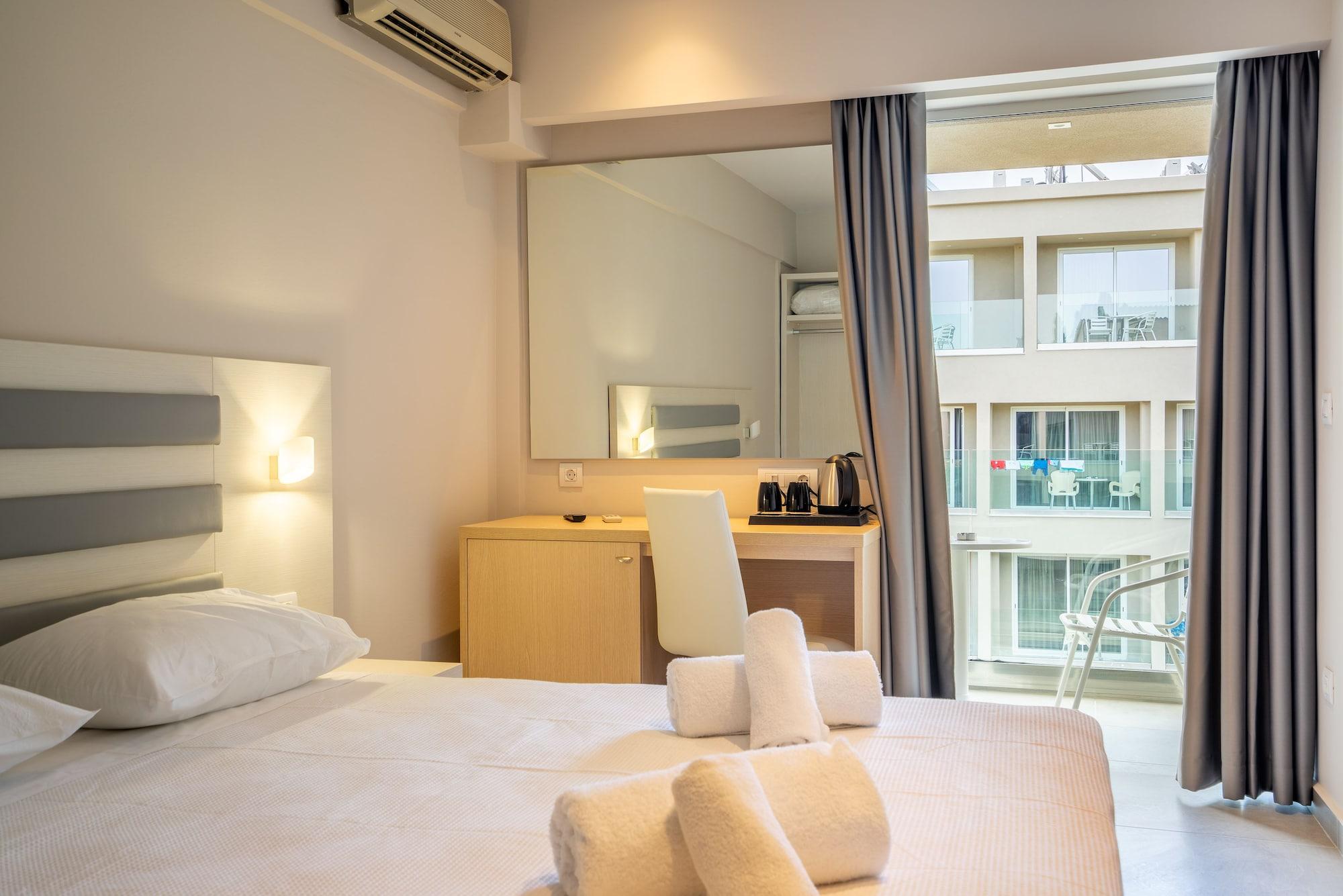 Cnic Gemini Hotel Mesongi Bagian luar foto