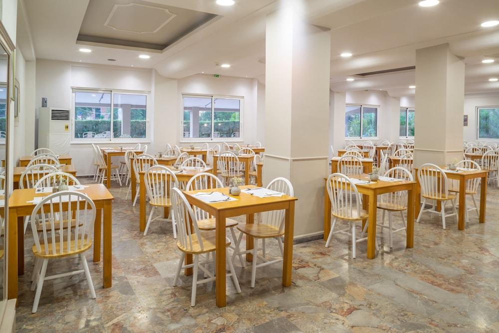 Cnic Gemini Hotel Mesongi Bagian luar foto