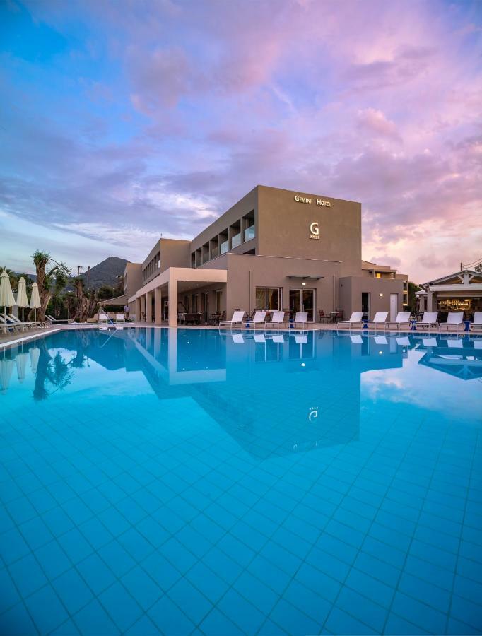 Cnic Gemini Hotel Mesongi Bagian luar foto