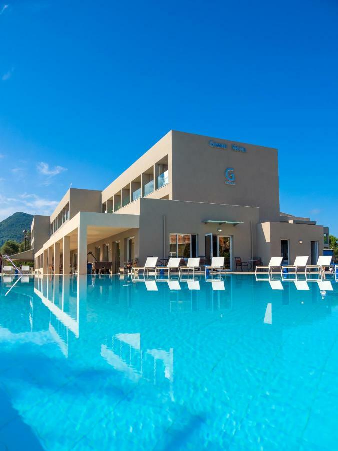 Cnic Gemini Hotel Mesongi Bagian luar foto