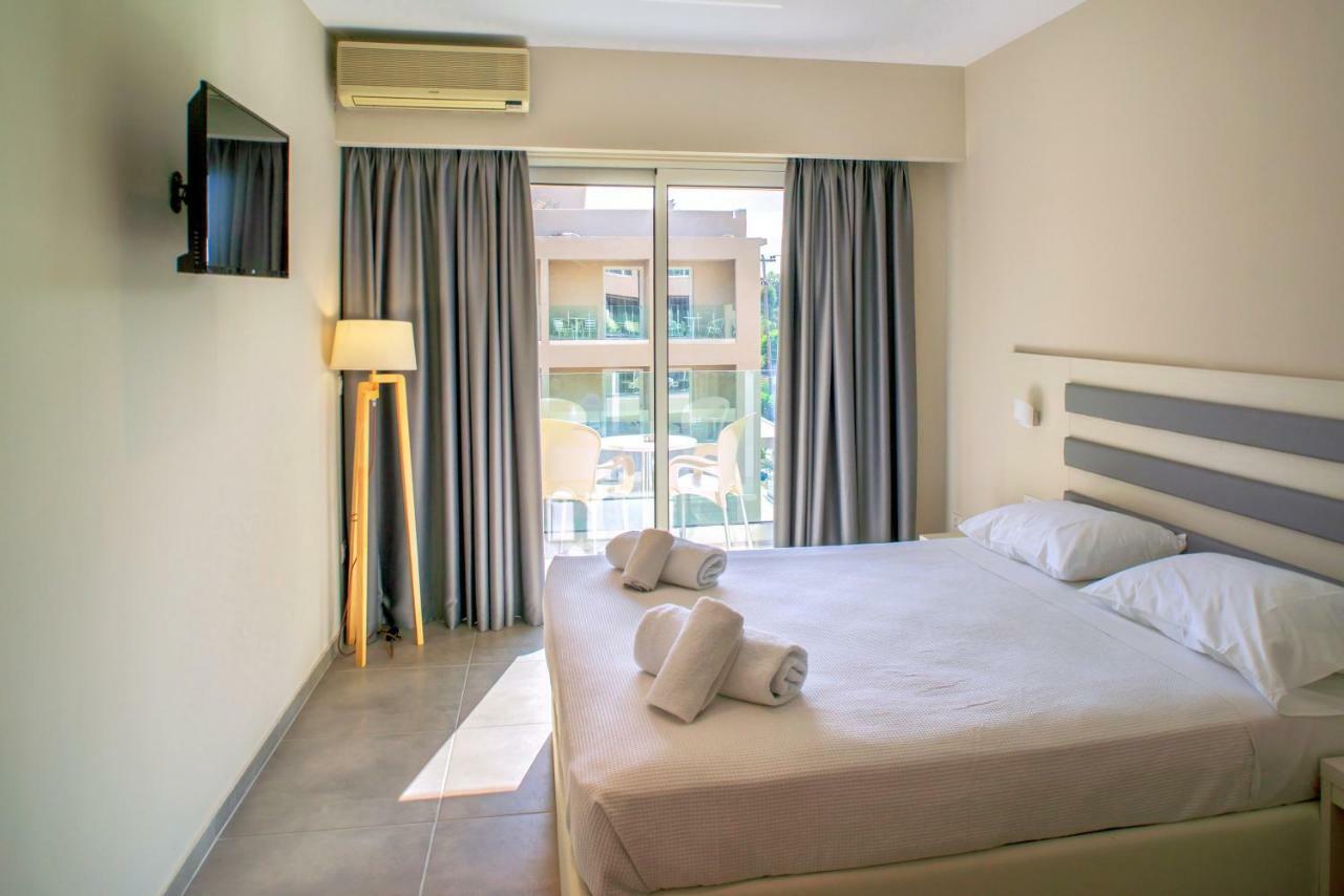 Cnic Gemini Hotel Mesongi Bagian luar foto